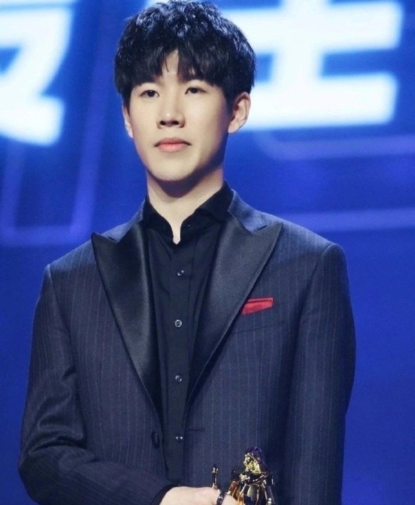 莱昂纳德接 莱昂纳德接